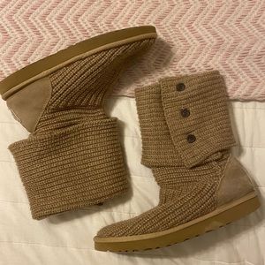 Great condition brown knit UGG boots